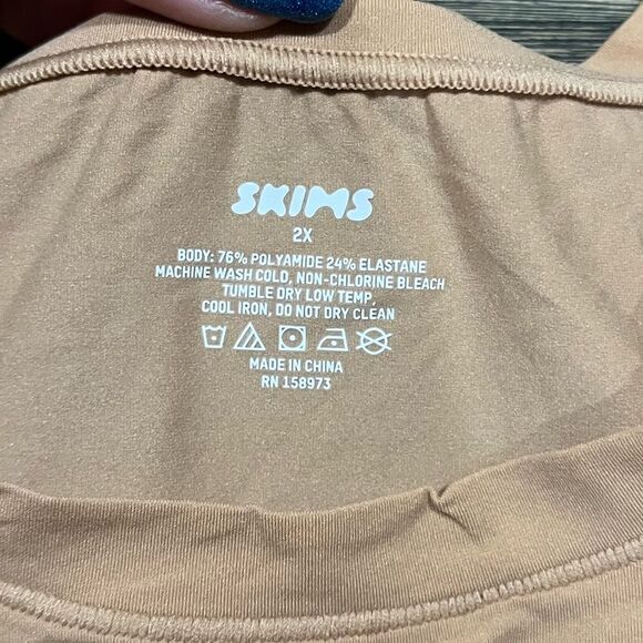 NWT Skims Fits Everybody Super Cropped T-Shirt Crewneck Short Sleeve Ochre 2X - Picture 2 of 4